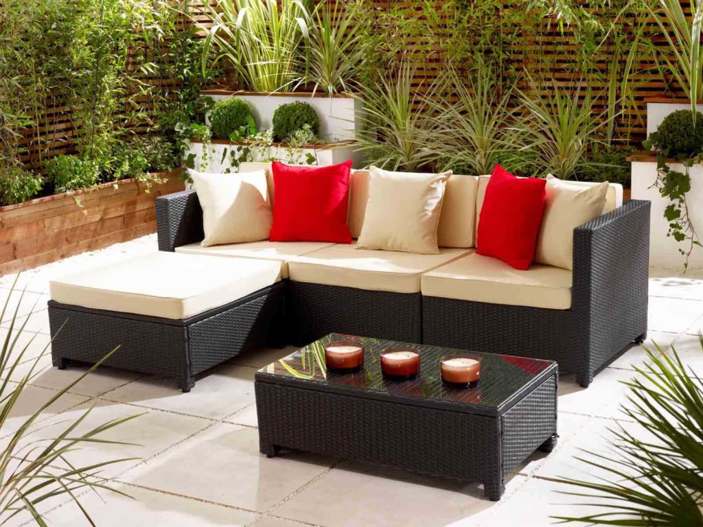 Sofa tiếp khách nhỏ gọn kết hợp với màu vải nệm tươi tắn làm tăng thêm sự nổi bật của văn phòng của bạn