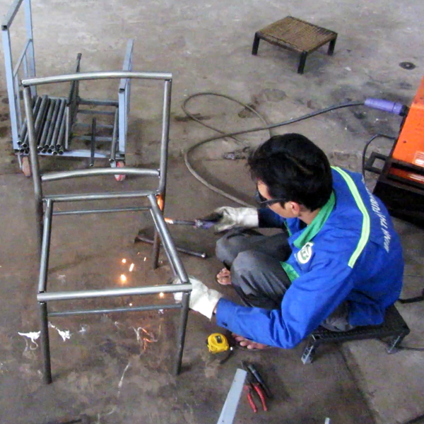 Sản xuất khung ghế cafe mây nhựa tại xưởng cơ khí Minh Thy Furniture