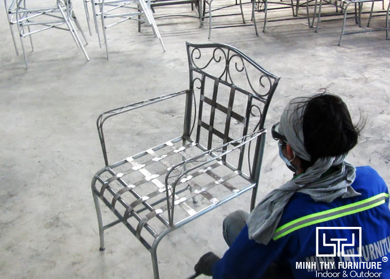 Video sản xuất ghế sắt nghệ thuật tại xưởng cơ khí Minh Thy Furniture
