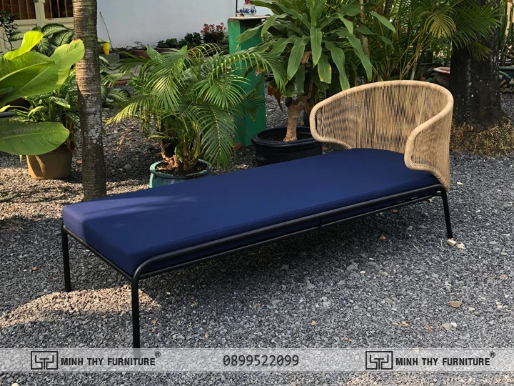 Hoàn thiện mẫu ghế tắm nắng xinh xắn đa dụng tại xưởng sản xuất Minh Thy Furniture