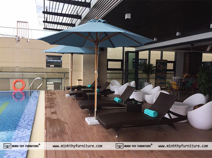 Ghế hồ bơi ngoài trời thương hiệu Minh Thy Furniture tại Khách sạn Maximilan Đà Nẵng Beach