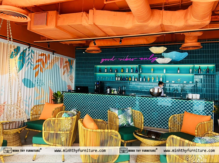 Bàn ghế cafe mây nhựa không gian bar cafe phong cách Hawaii