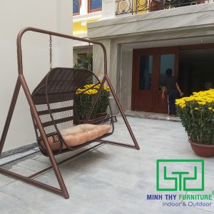 XÍCH ĐU MÂY ĐÔI MT956 2 Ghế xích đu mây nhựa có thiết kế hiện đại hơn ghế xích đu gỗ