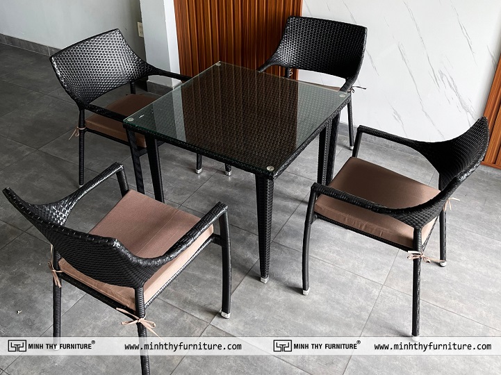 Sản phẩm ghế ăn mây nhựa kết hợp bàn vuông cạnh 80 Sản phẩm ghế ăn mây nhựa kết hợp bàn vuông cạnh 80